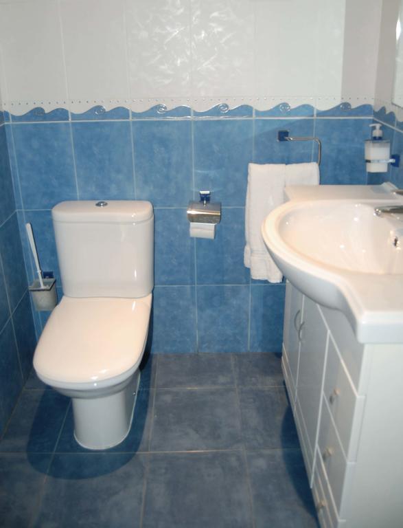 Hostal Los Claveles Torrejon de Ardoz Ngoại thất bức ảnh